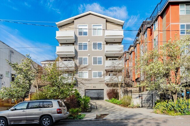 Building Photo - Hillside 411