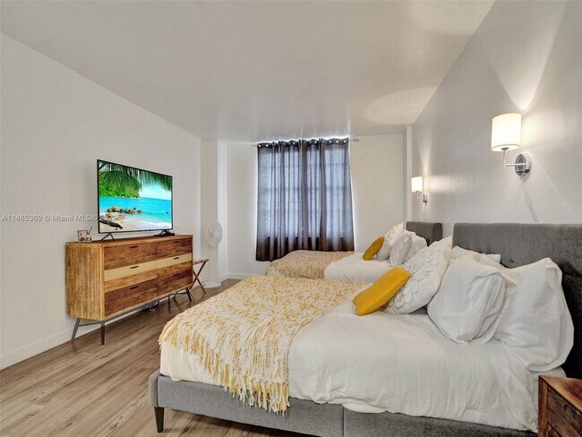 Building Photo - 3725 S Ocean Dr