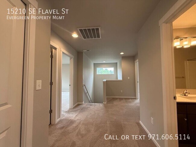 Building Photo - 15210 SE Flavel St