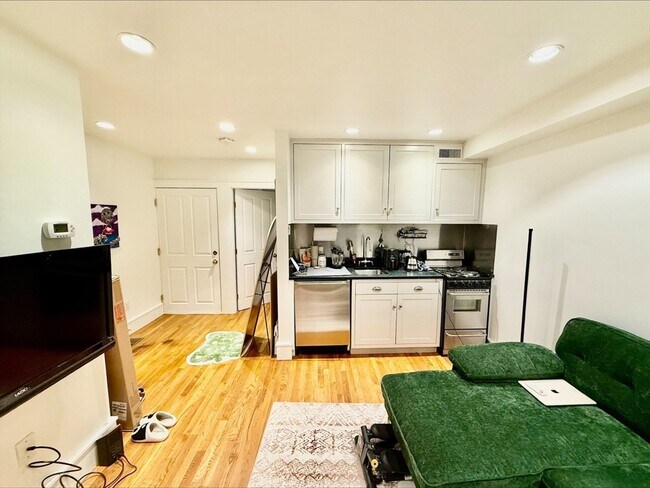 Building Photo - 11 Thacher Ct