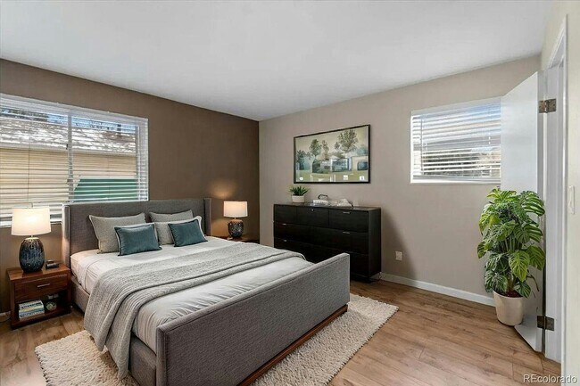 Building Photo - 8555 Fairmount Dr