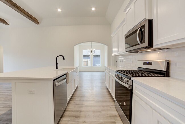 Building Photo - 4 BEDROOM CAPITAL HOME IN SAND SPRINGS!!!