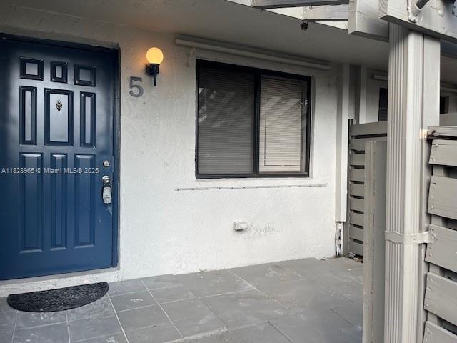 Building Photo - 447 Lakeview Dr
