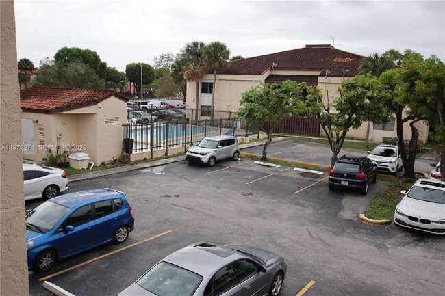 Building Photo - 690 W Park Dr