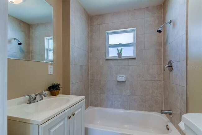 Building Photo - 1800 12th Ave S