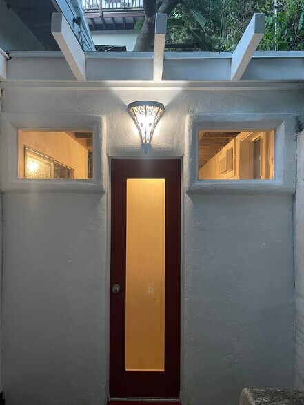 Building Photo - 2366 Nichols Canyon Rd