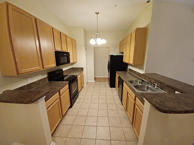 Building Photo - "$500 MOVE-IN SPECIAL! - Beautifully Updated 2/2 Condo in Gated Southside Neighborhood!"