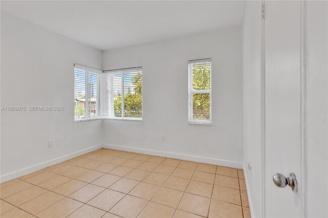 Building Photo - 505 SW 11th St