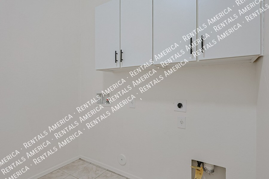 Building Photo - 7005 S 57th Ave