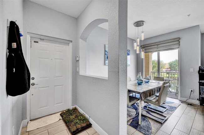 Building Photo - 150 Jacaranda Country Club Dr