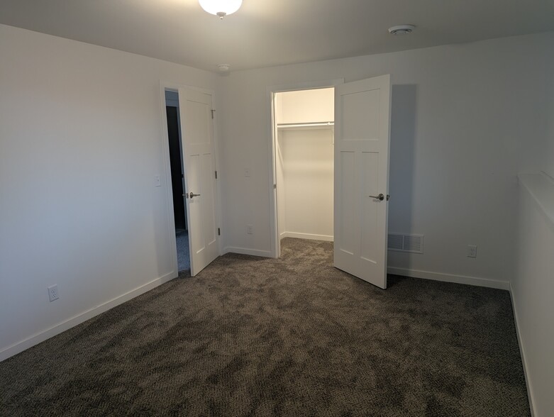 Building Photo - 132 Chalet Dr