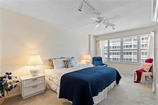 Building Photo - 4010 Galt Ocean Dr