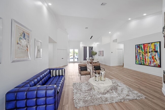 Building Photo - 12499 Classic Dr