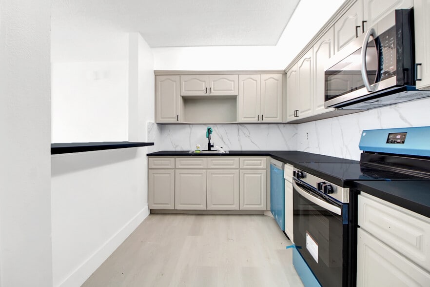 Building Photo - 14850 Naranja Lakes Blvd