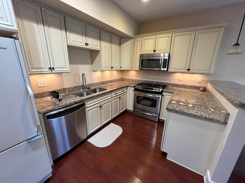 Building Photo - 148 Generals Retreat Pl