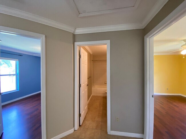 Building Photo - Desirable SW Rainbow Park Neighborhood 3/2...