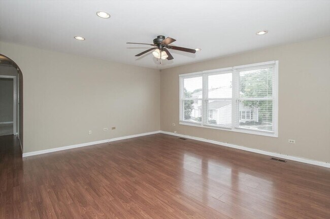 Building Photo - 1063 Hampton Harbor