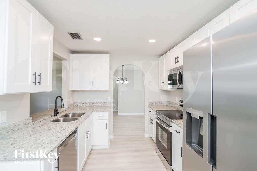 Building Photo - 1377 Prum Ave NW