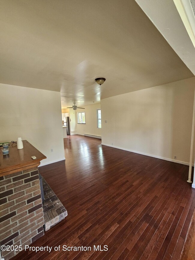 Building Photo - 1042 Taylor Ave