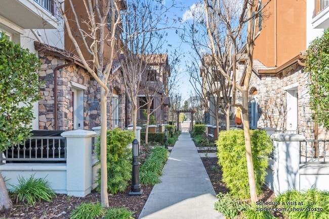 Building Photo - 482 Tristania Terrace