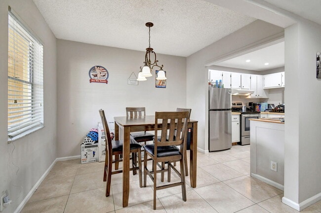 Building Photo - 777 S Federal Hwy