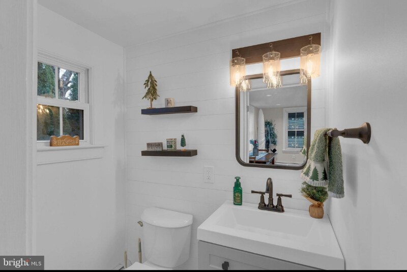 Building Photo - 132 S Main St