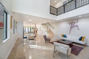 Building Photo - 2766 SW 33rd Ave