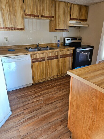 Building Photo - 129 Camphor Cir