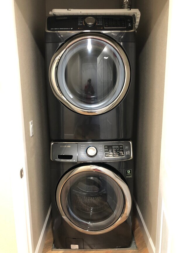 Building Photo - 1120 Karby Ter