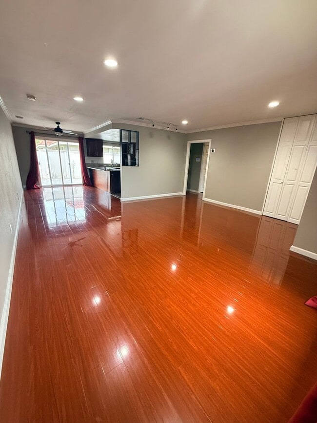 Building Photo - Upgraded 3-bedroom, 2-bath 1,240 sq. ft. i...