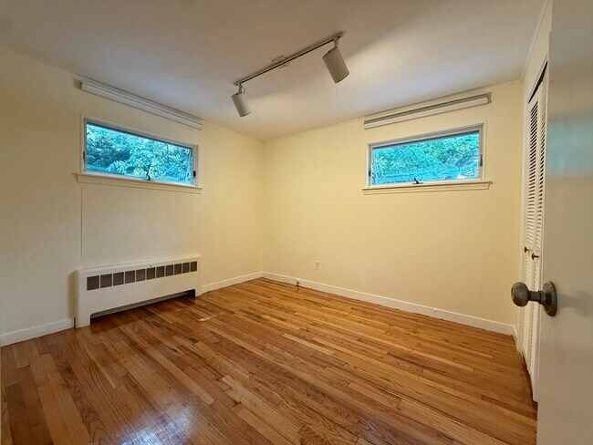Building Photo - 487 Lowell Ave