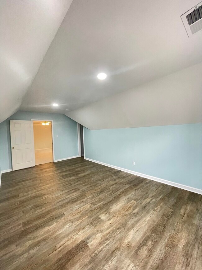 Building Photo - 1059 Melbury Rd