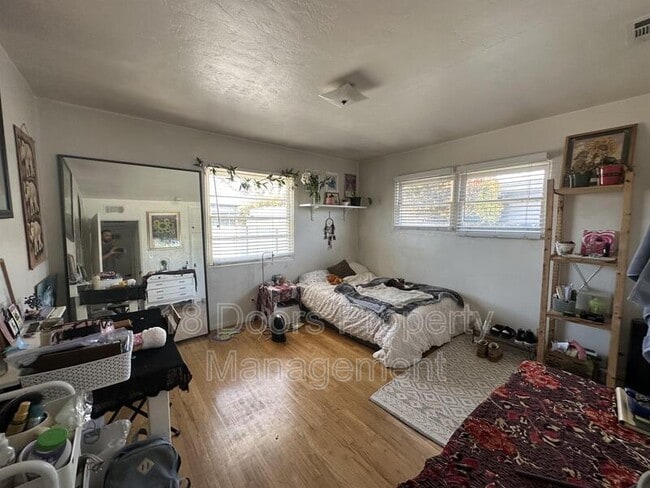 Building Photo - 6350 Mesita Dr