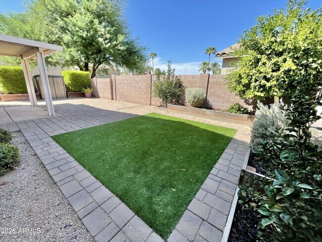 Building Photo - 2640 E Indian Wells Pl