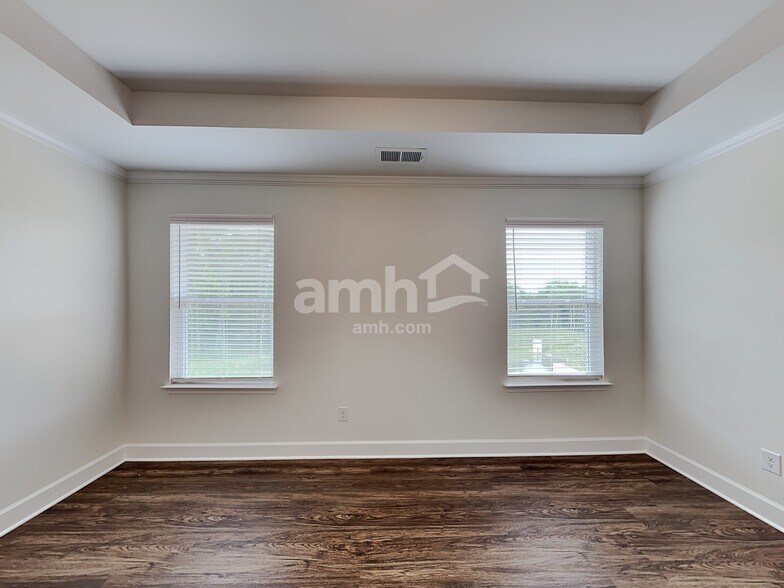 Building Photo - 5827 Zurich Rd