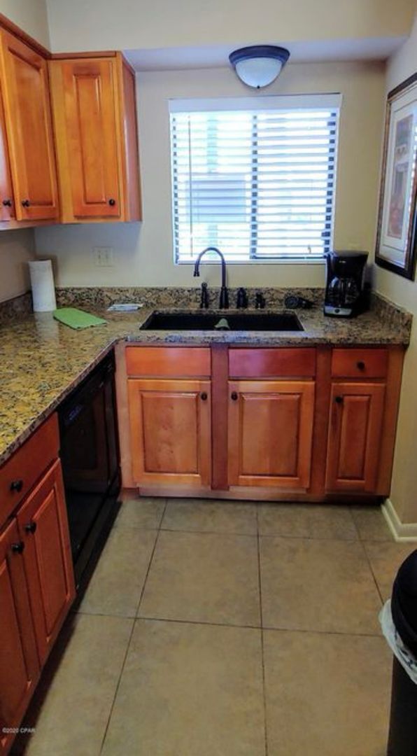 Building Photo - 2 BR and 2 Baths overlooking the Tennis Court