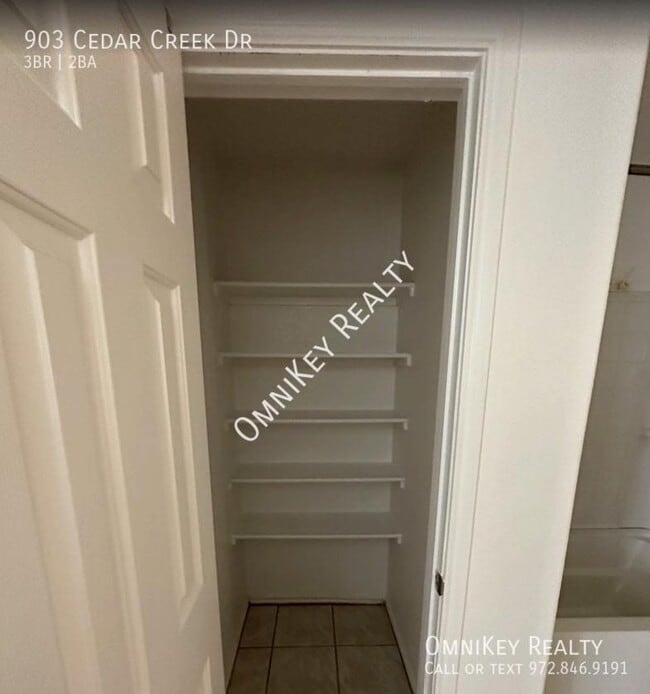 Building Photo - 903 Cedar Creek Dr