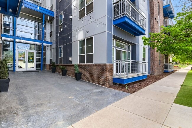 Building Photo - 1 MONTH FREE!!!!! 2bd/2ba Top Floor Condo in Congress Park - Available 8/7!