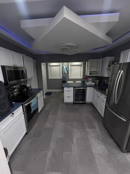 Building Photo - 107 Summer St