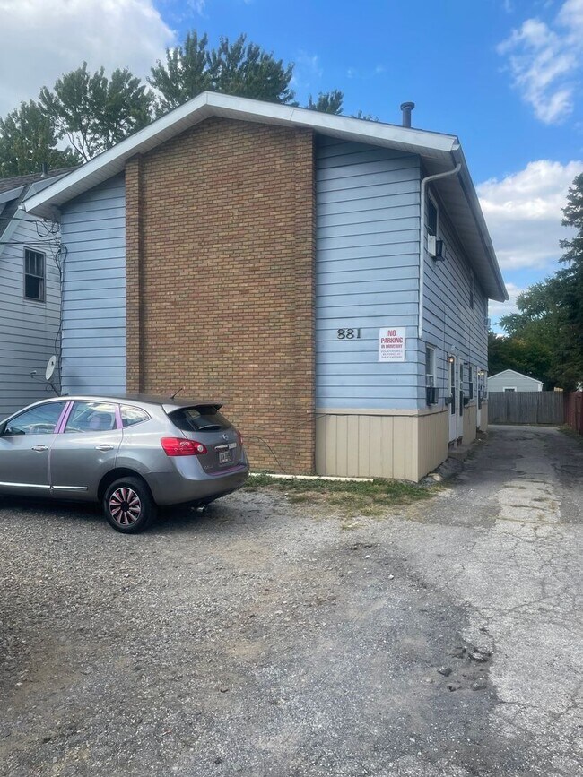 Primary Photo - 881 E Wilbeth Rd