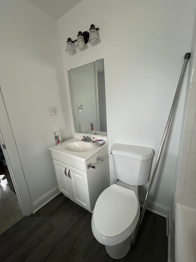 Building Photo - 417 N Main St