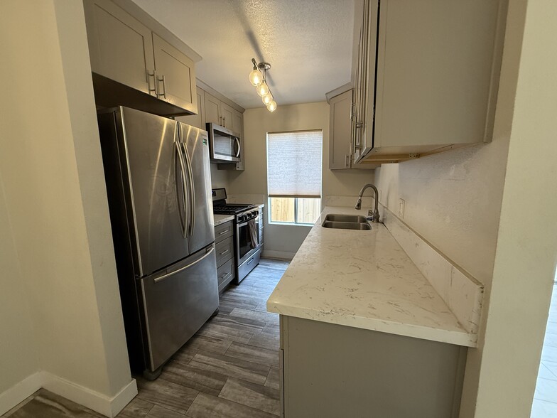 Building Photo - 409 Burchett St
