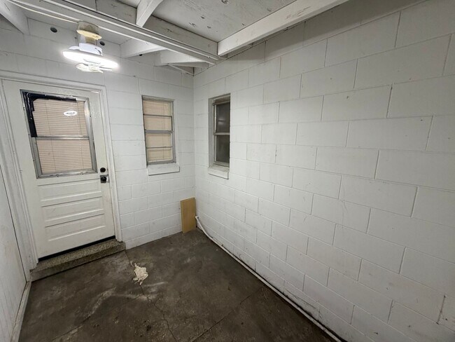 Building Photo - 2109 S Mills Ave