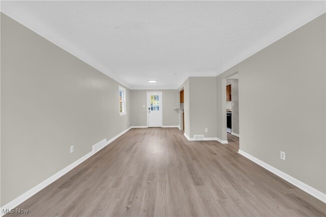 Building Photo - 20160 Beachview Dr