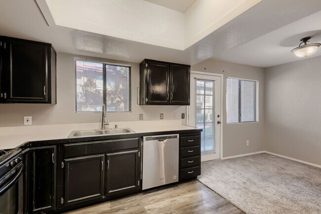 Building Photo - Townhome for Rent