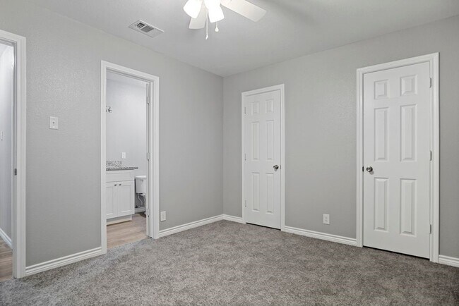 Building Photo - 1347 E Palm Dr