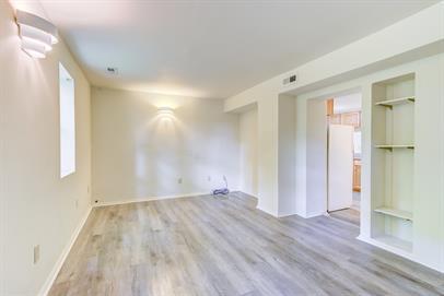 Building Photo - 3 E Spring St