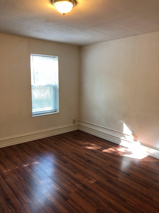 Building Photo - 1611 Grand St NE