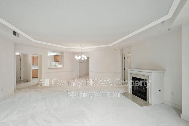 Building Photo - 11776 Stratford House Pl