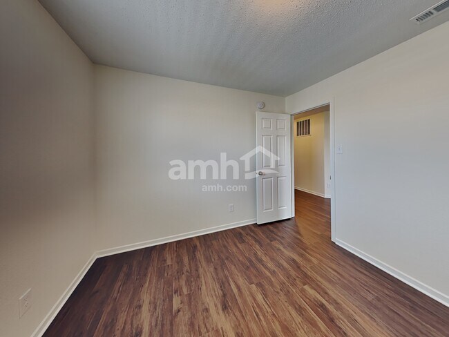 Building Photo - 3230 Brandenburg Dr